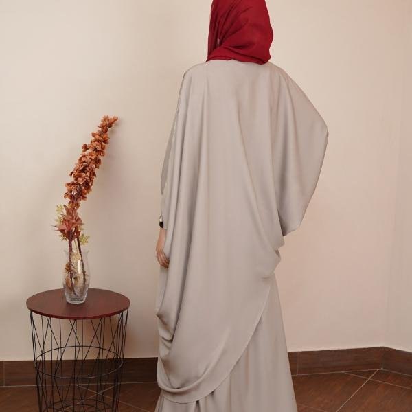 Elegant Drape Batwing Abaya – Silk-Finish Modest Wrap